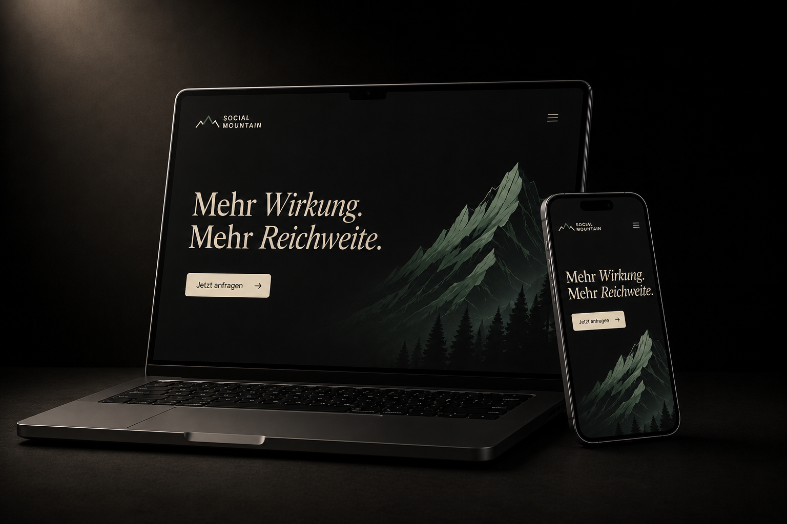 Webdesign Tirol — Social Mountain Website responsive auf iPhone und MacBook